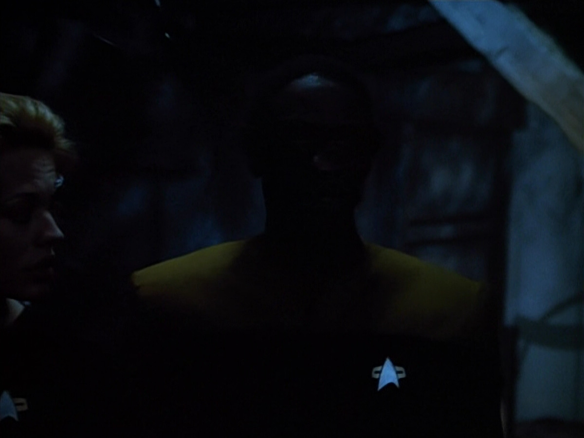 extant_StarTrek_VOY_4x09-YearOfHellPart2_01103.jpg