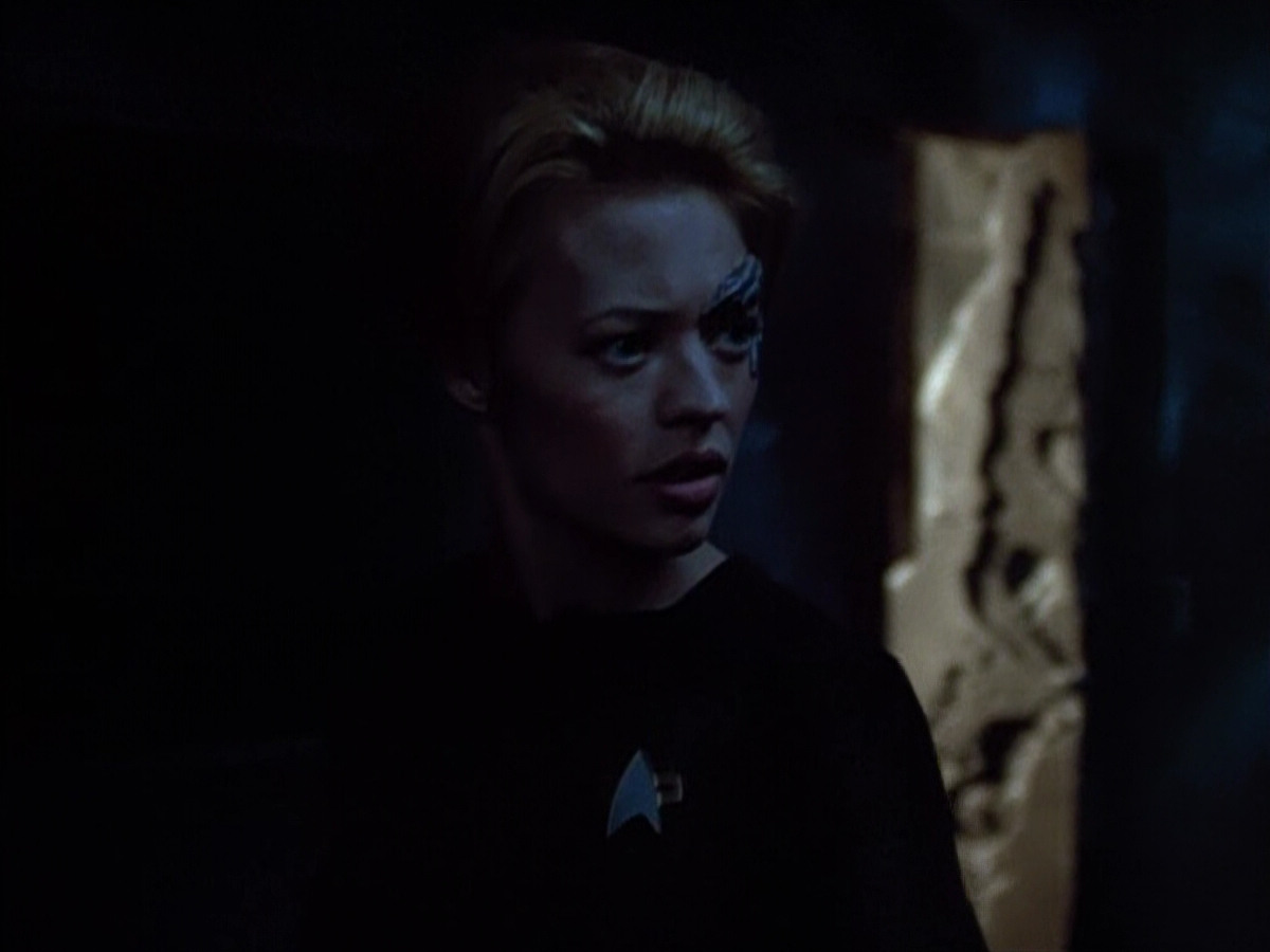 extant_StarTrek_VOY_4x09-YearOfHellPart2_01106.jpg