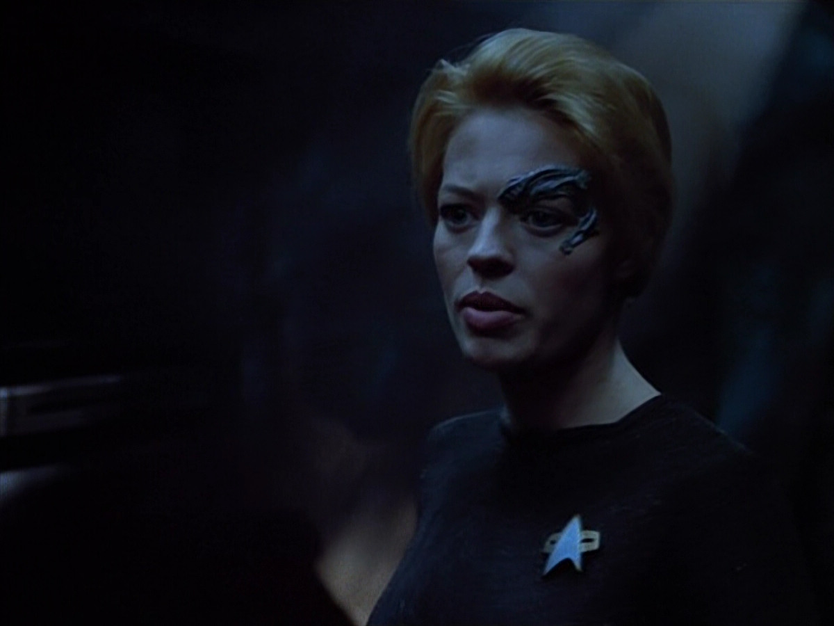extant_StarTrek_VOY_4x09-YearOfHellPart2_01125.jpg
