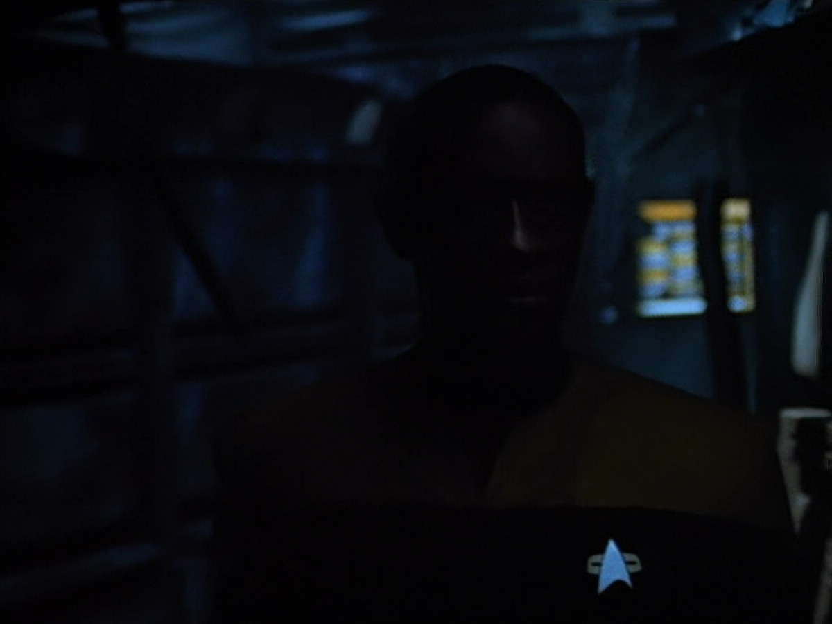 extant_StarTrek_VOY_4x09-YearOfHellPart2_01129.jpg