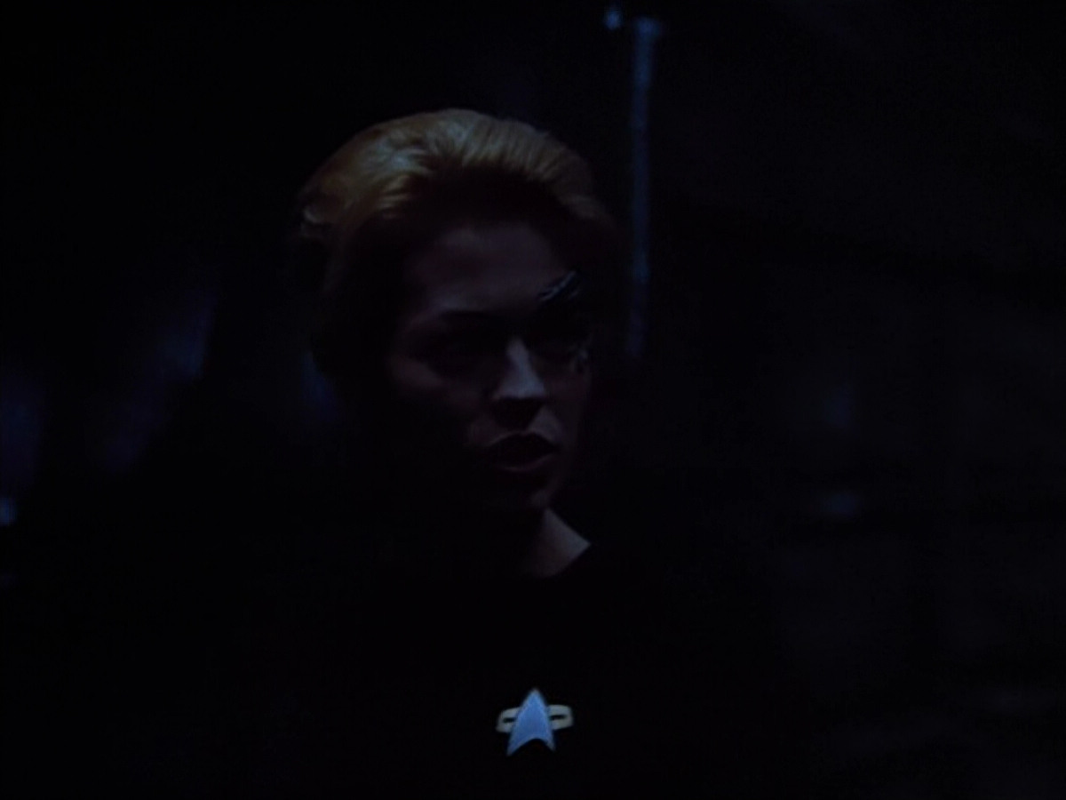 extant_StarTrek_VOY_4x09-YearOfHellPart2_01142.jpg