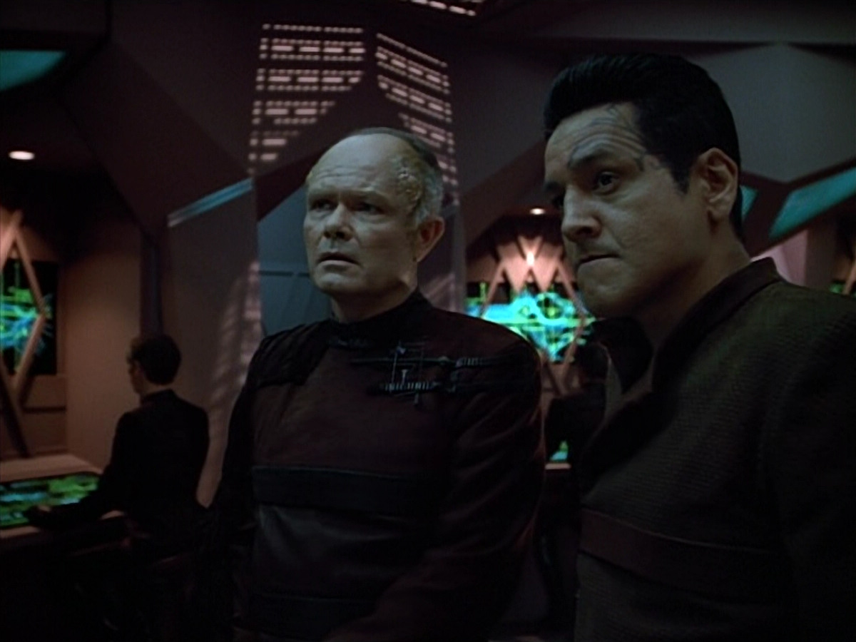 extant_StarTrek_VOY_4x09-YearOfHellPart2_01182.jpg
