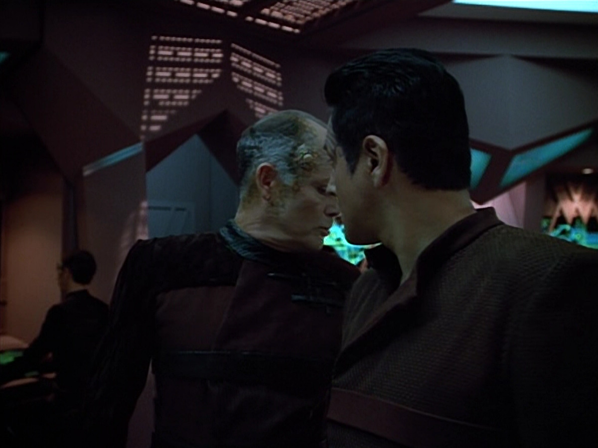 extant_StarTrek_VOY_4x09-YearOfHellPart2_01233.jpg