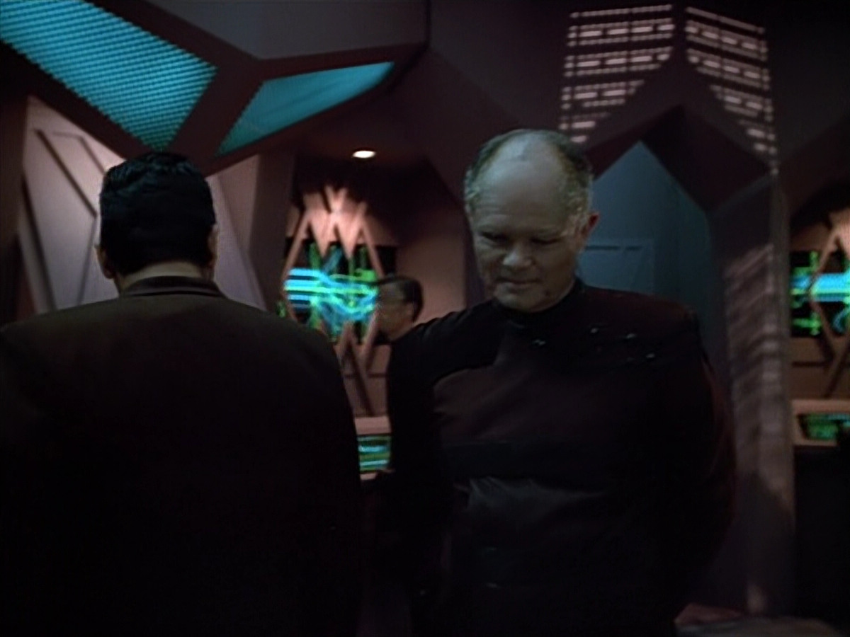 extant_StarTrek_VOY_4x09-YearOfHellPart2_01244.jpg