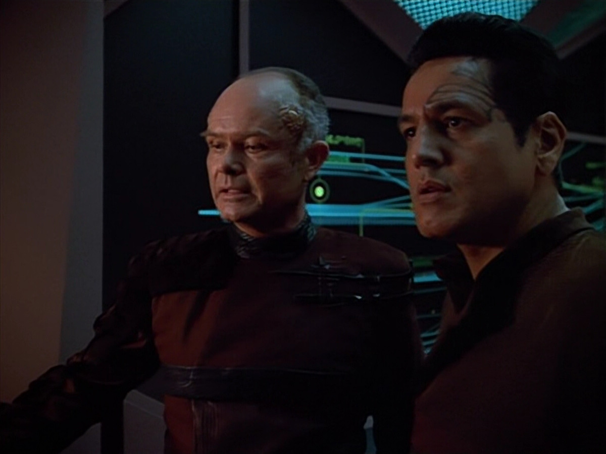 extant_StarTrek_VOY_4x09-YearOfHellPart2_01255.jpg