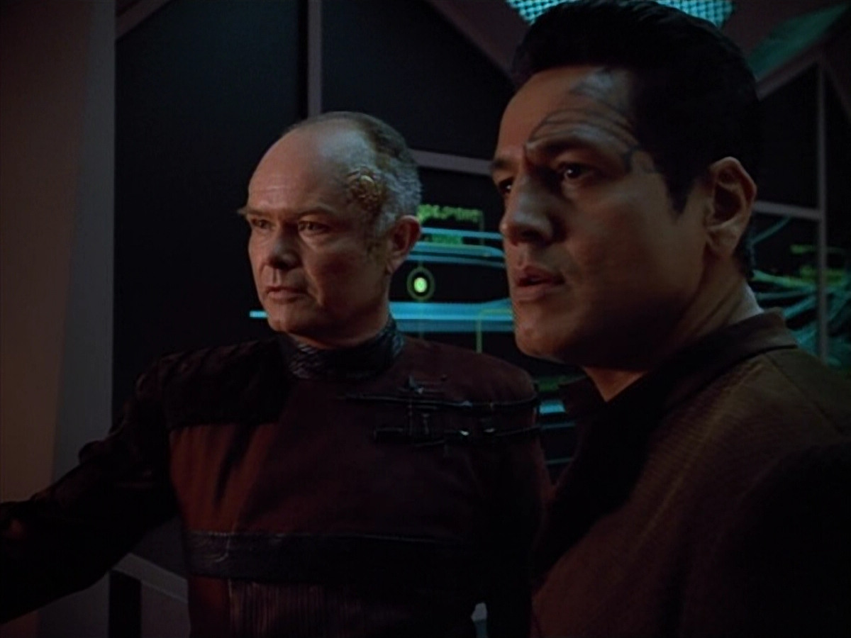 extant_StarTrek_VOY_4x09-YearOfHellPart2_01257.jpg