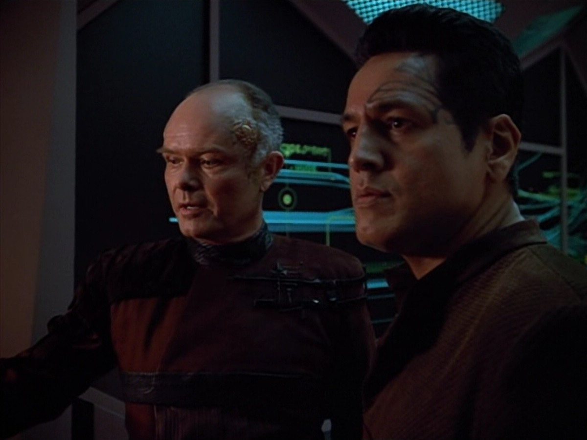 extant_StarTrek_VOY_4x09-YearOfHellPart2_01258.jpg