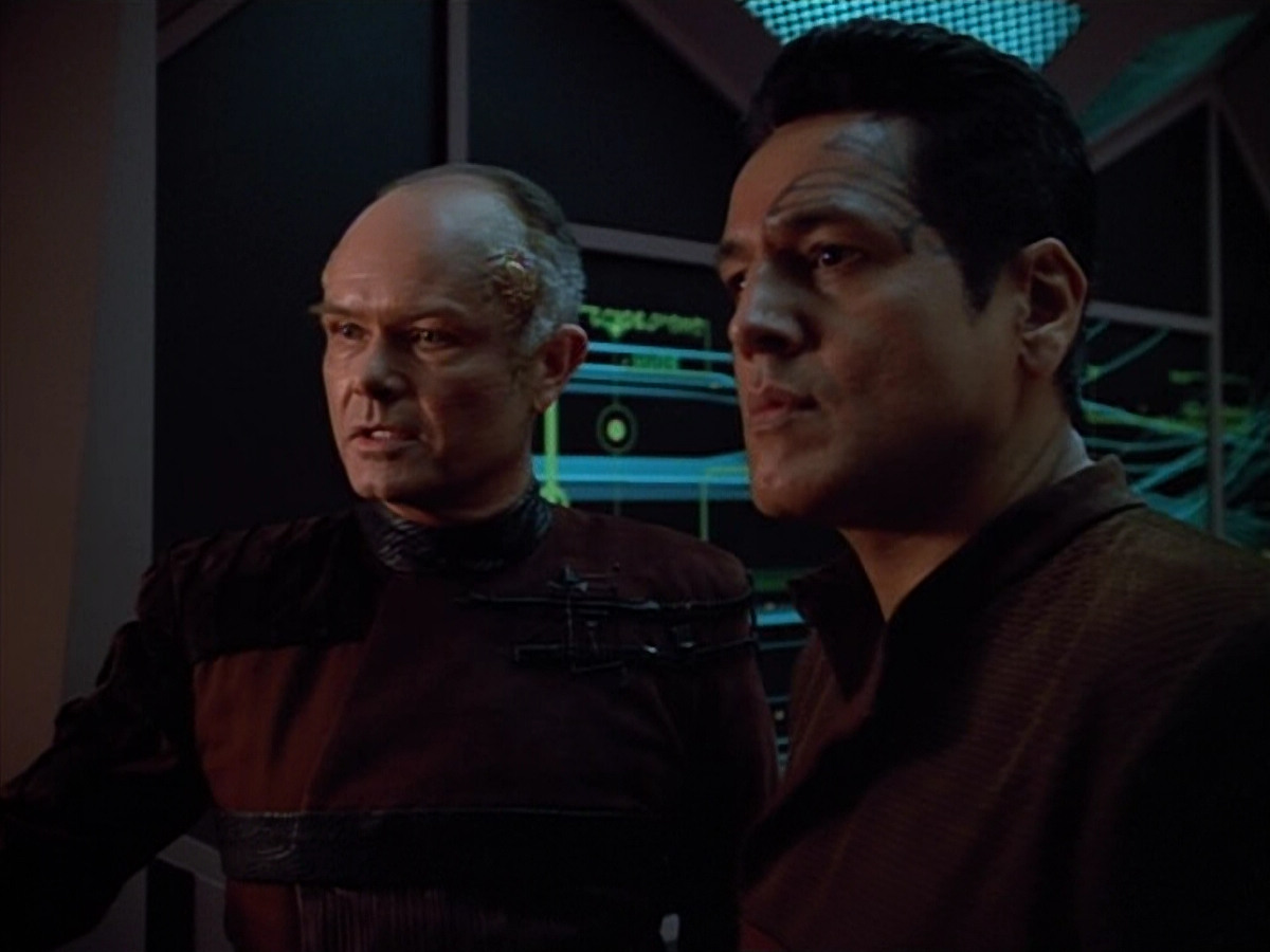 extant_StarTrek_VOY_4x09-YearOfHellPart2_01271.jpg