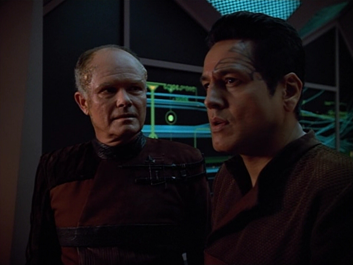 extant_StarTrek_VOY_4x09-YearOfHellPart2_01282.jpg