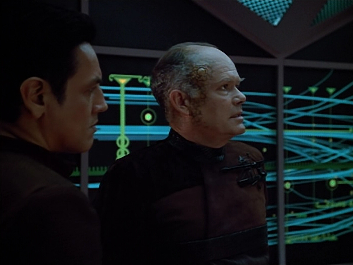 extant_StarTrek_VOY_4x09-YearOfHellPart2_01309.jpg