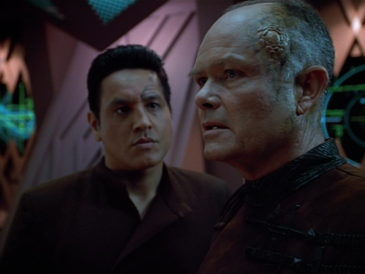 extant_StarTrek_VOY_4x09-YearOfHellPart2_01314.jpg