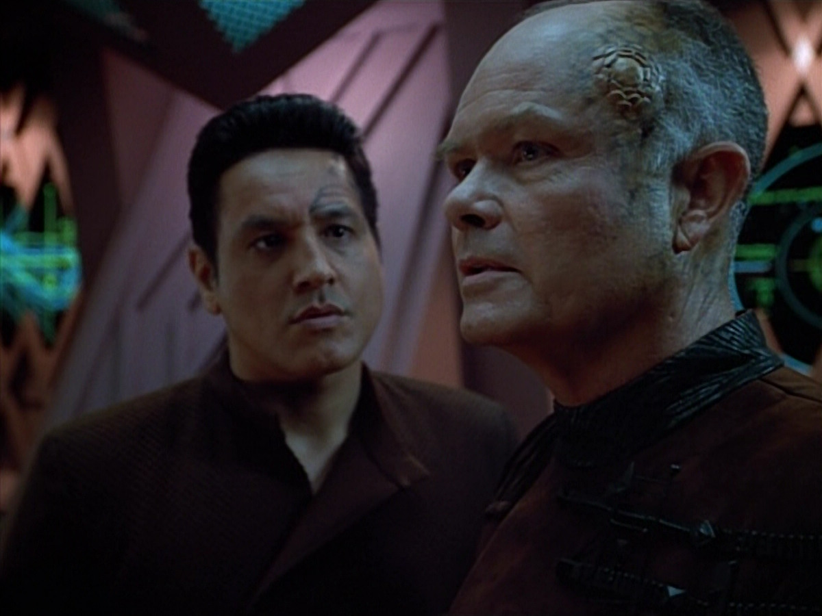 extant_StarTrek_VOY_4x09-YearOfHellPart2_01317.jpg