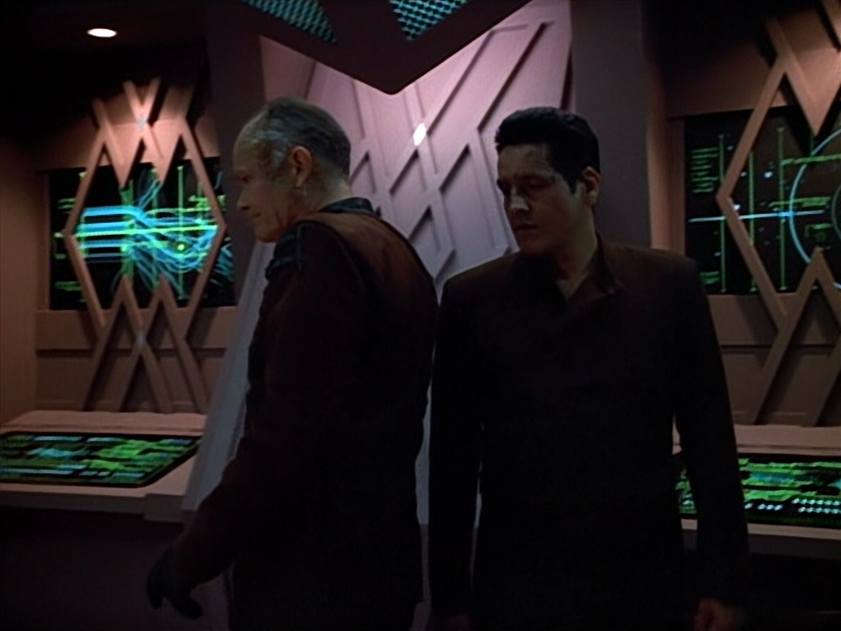 extant_StarTrek_VOY_4x09-YearOfHellPart2_01341.jpg