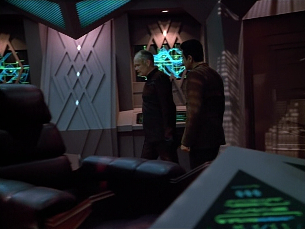 extant_StarTrek_VOY_4x09-YearOfHellPart2_01348.jpg