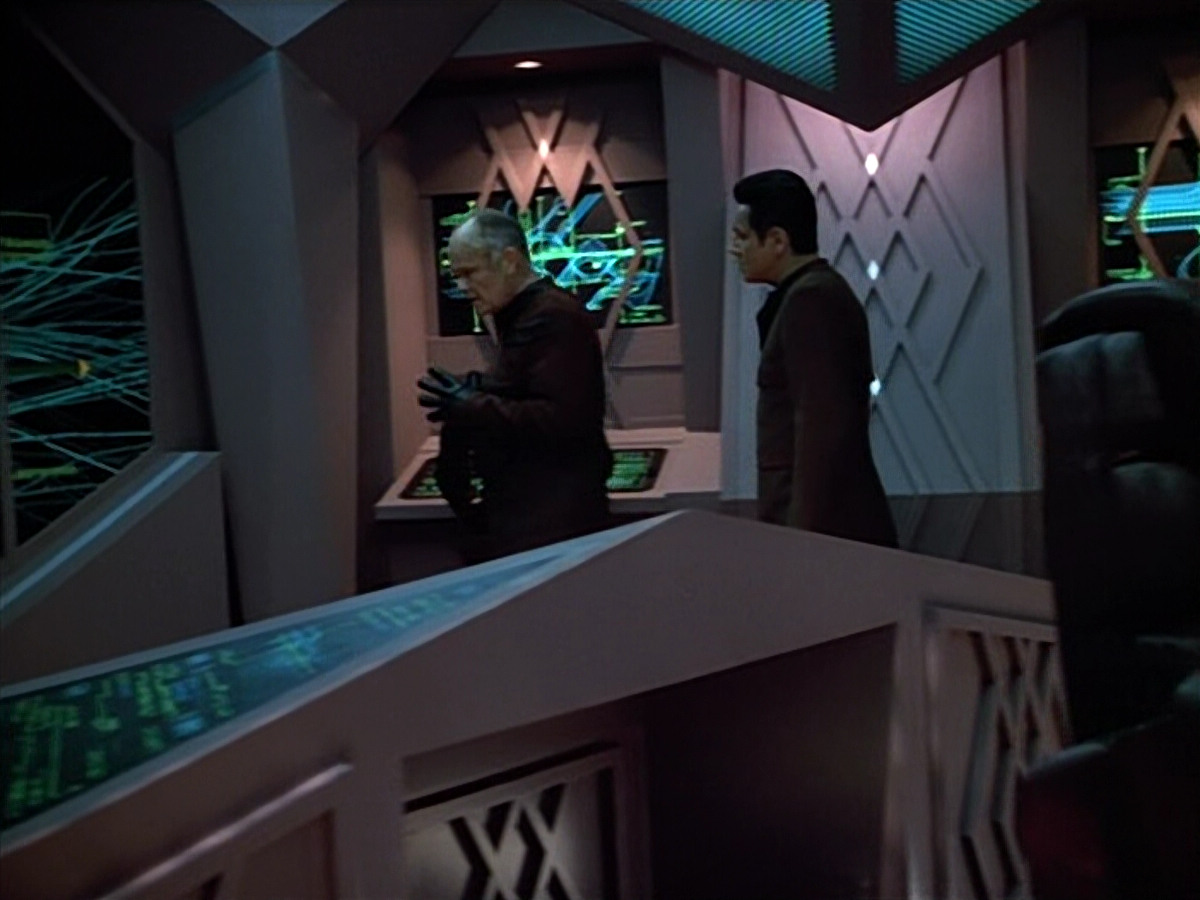 extant_StarTrek_VOY_4x09-YearOfHellPart2_01352.jpg