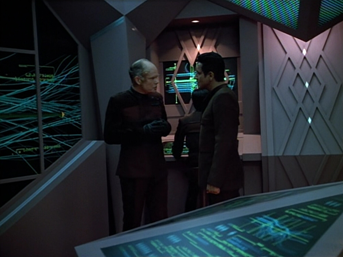 extant_StarTrek_VOY_4x09-YearOfHellPart2_01356.jpg