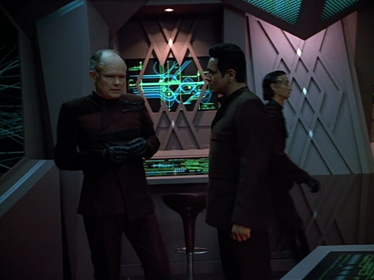 extant_StarTrek_VOY_4x09-YearOfHellPart2_01361.jpg