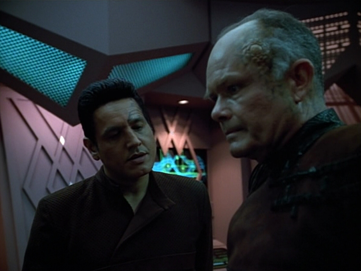 extant_StarTrek_VOY_4x09-YearOfHellPart2_01375.jpg