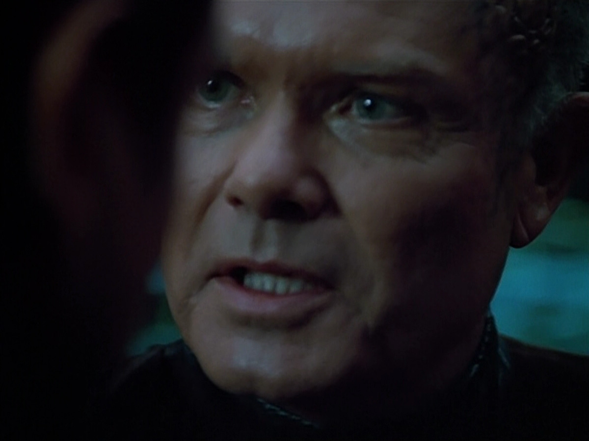 extant_StarTrek_VOY_4x09-YearOfHellPart2_01445.jpg