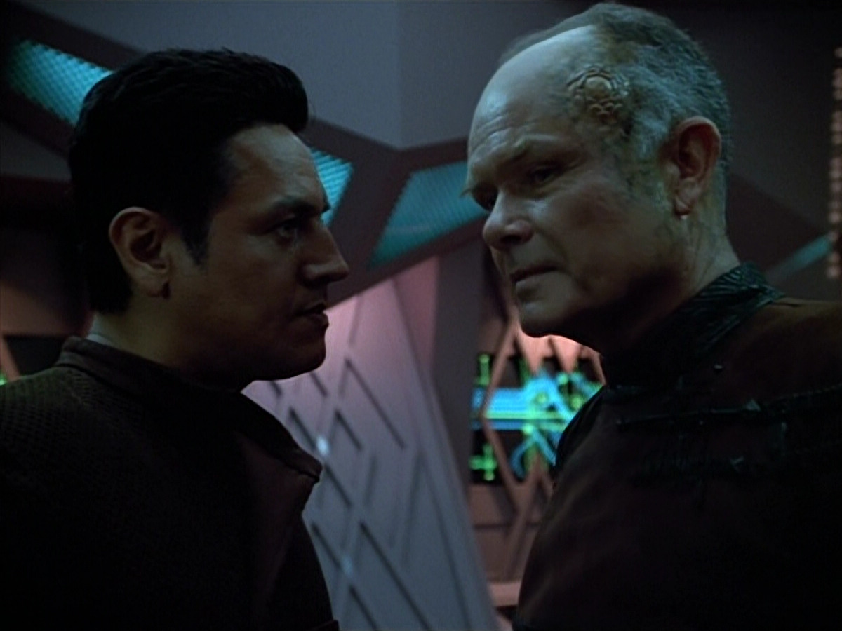 extant_StarTrek_VOY_4x09-YearOfHellPart2_01462.jpg