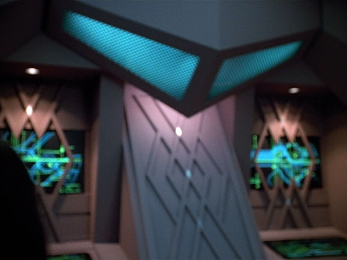 extant_StarTrek_VOY_4x09-YearOfHellPart2_01474.jpg