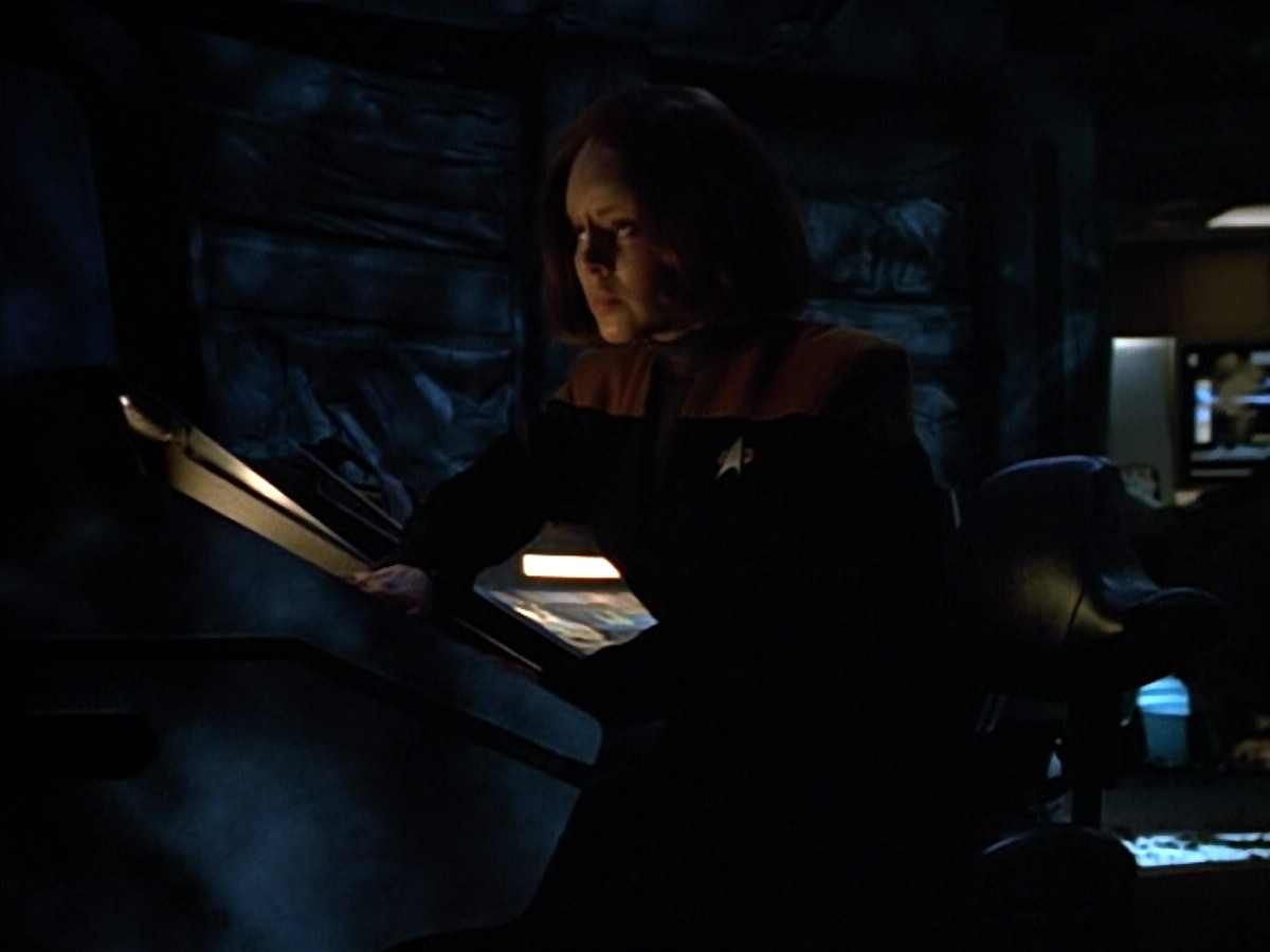 extant_StarTrek_VOY_4x09-YearOfHellPart2_01488.jpg