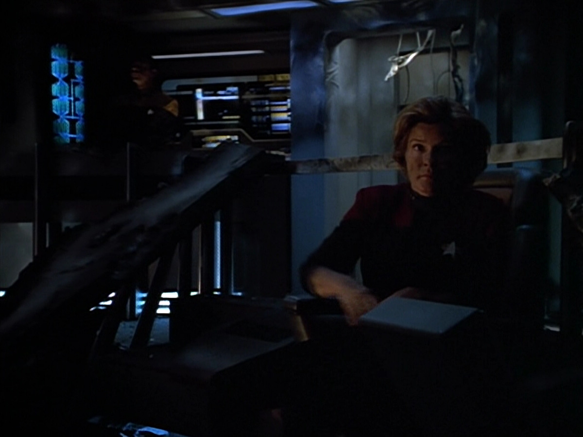 extant_StarTrek_VOY_4x09-YearOfHellPart2_01504.jpg