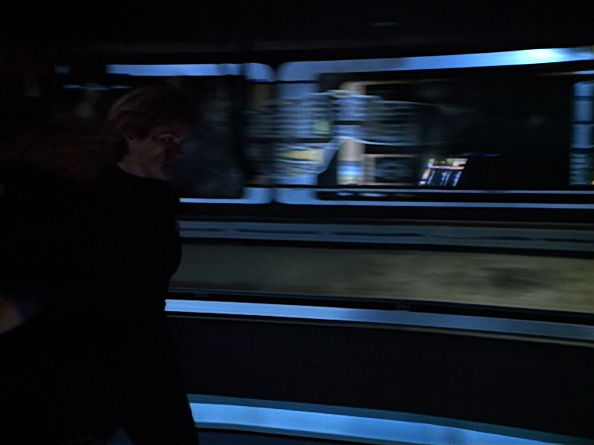 extant_StarTrek_VOY_4x09-YearOfHellPart2_01515.jpg