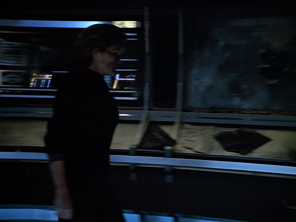 extant_StarTrek_VOY_4x09-YearOfHellPart2_01516.jpg