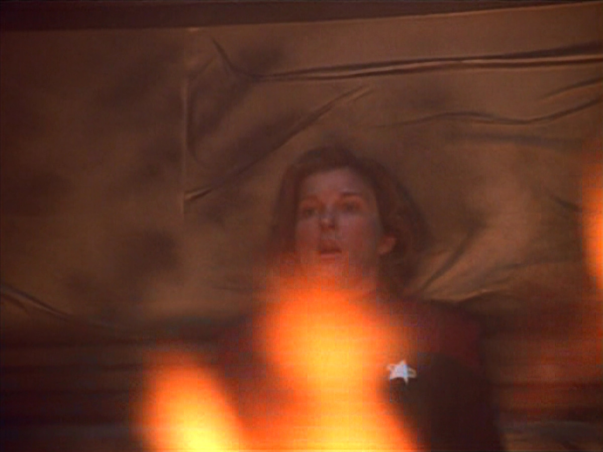 extant_StarTrek_VOY_4x09-YearOfHellPart2_01538.jpg