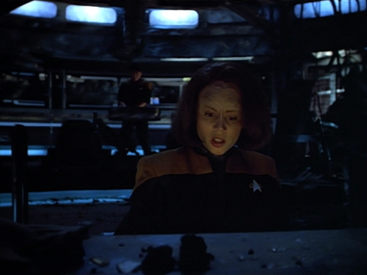 extant_StarTrek_VOY_4x09-YearOfHellPart2_01549.jpg