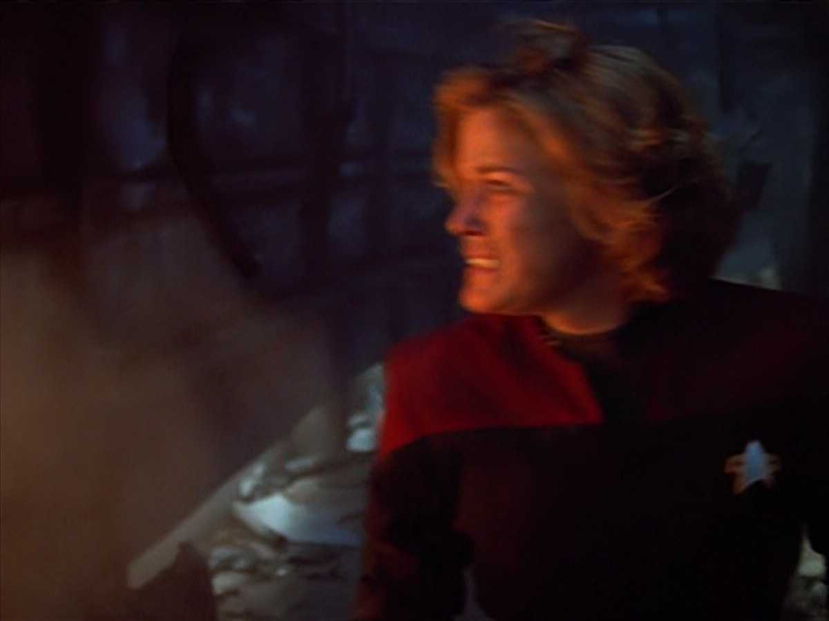 extant_StarTrek_VOY_4x09-YearOfHellPart2_01559.jpg