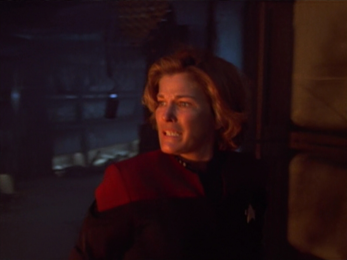extant_StarTrek_VOY_4x09-YearOfHellPart2_01560.jpg
