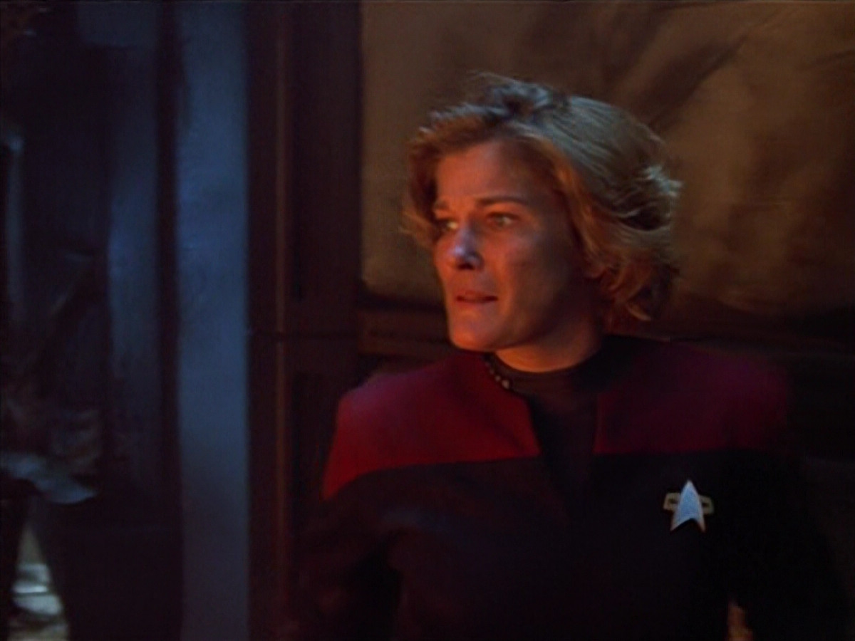 extant_StarTrek_VOY_4x09-YearOfHellPart2_01561.jpg