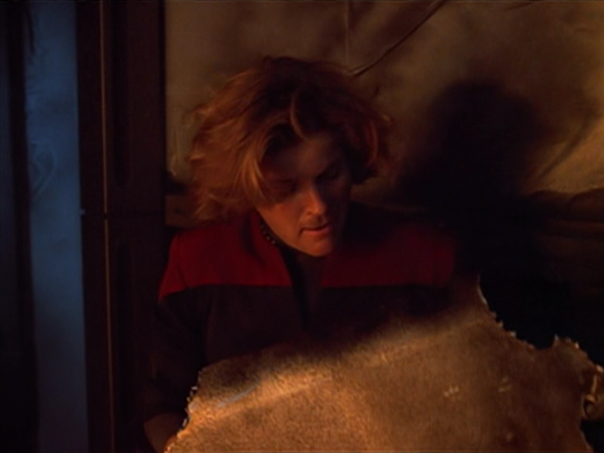 extant_StarTrek_VOY_4x09-YearOfHellPart2_01571.jpg