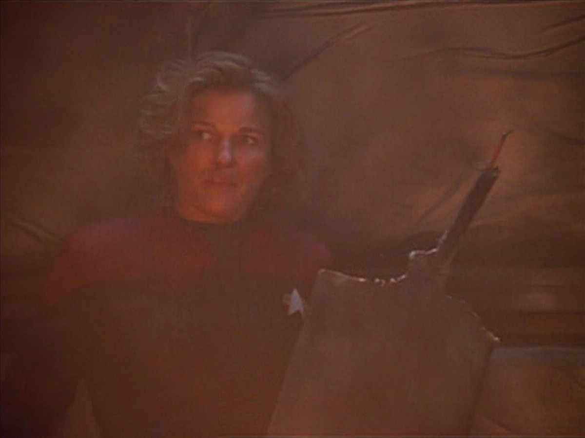extant_StarTrek_VOY_4x09-YearOfHellPart2_01575.jpg