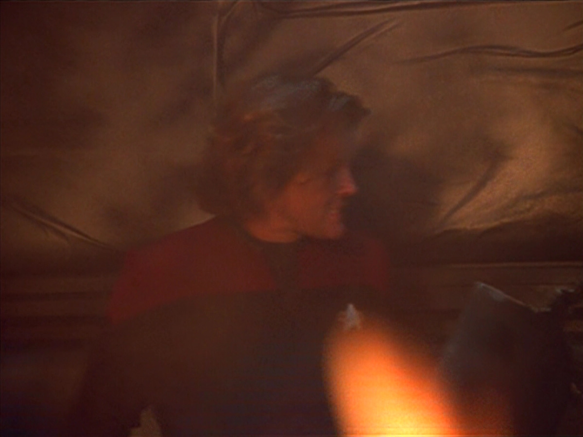extant_StarTrek_VOY_4x09-YearOfHellPart2_01577.jpg