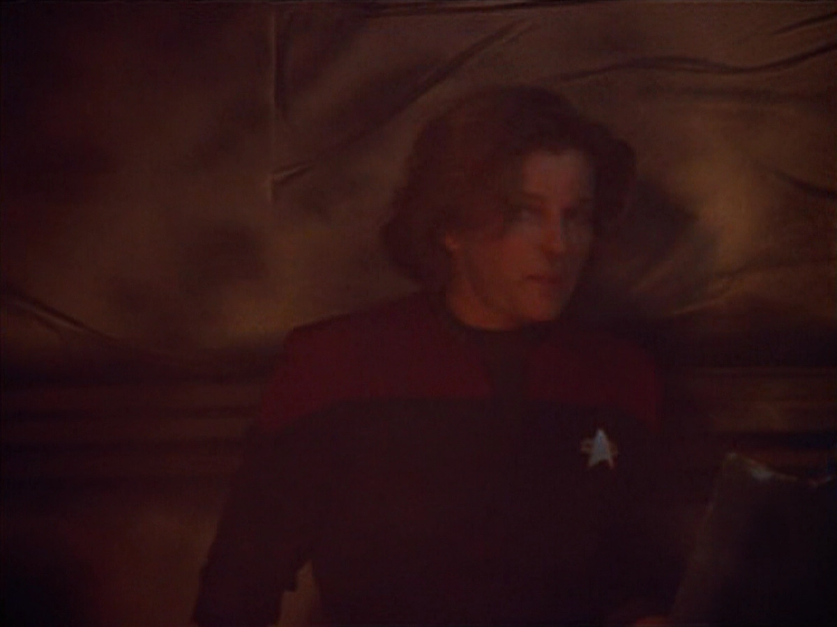 extant_StarTrek_VOY_4x09-YearOfHellPart2_01578.jpg