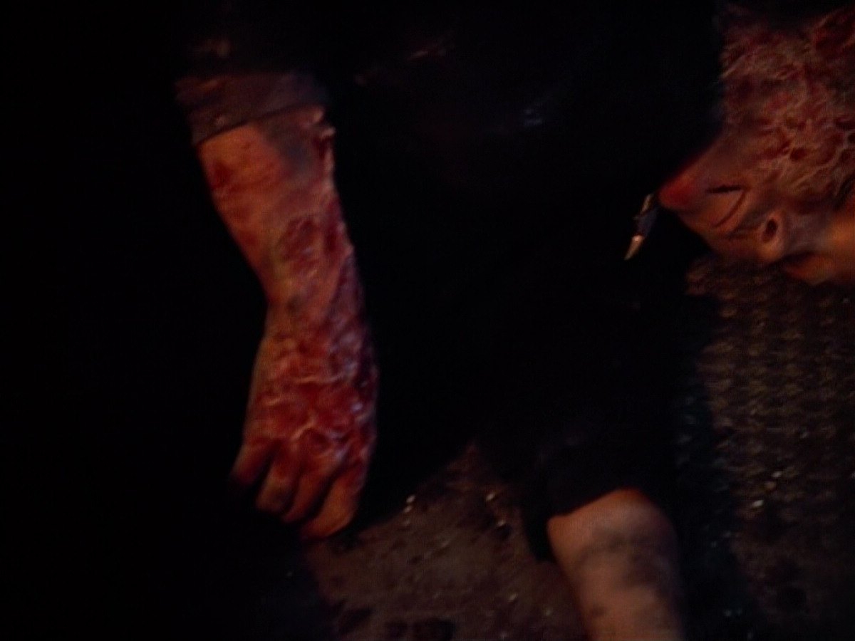 extant_StarTrek_VOY_4x09-YearOfHellPart2_01632.jpg