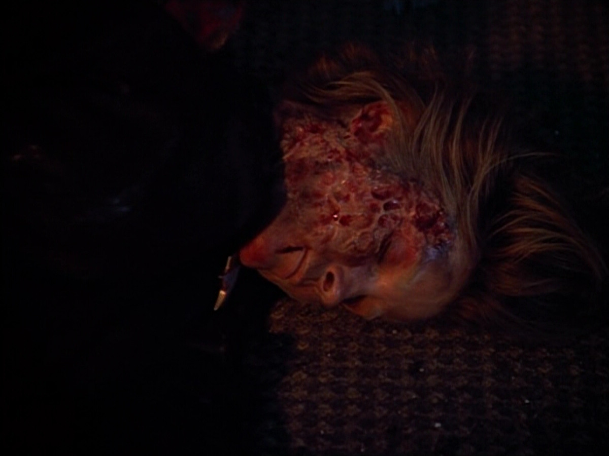 extant_StarTrek_VOY_4x09-YearOfHellPart2_01636.jpg