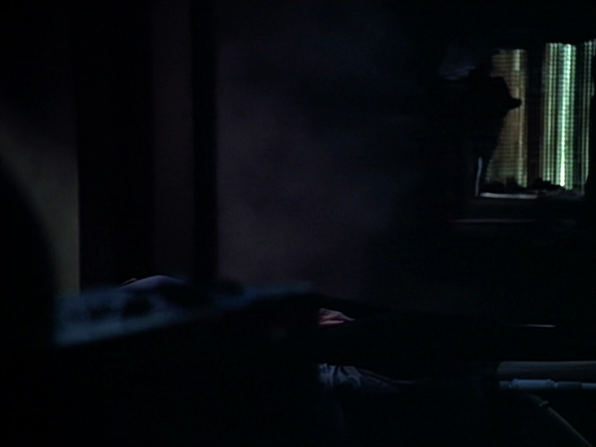 extant_StarTrek_VOY_4x09-YearOfHellPart2_01652.jpg
