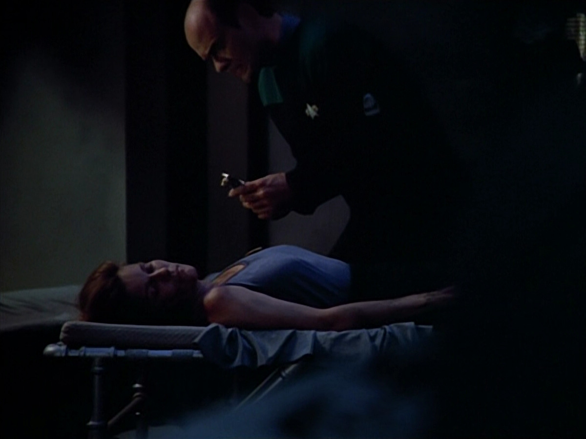 extant_StarTrek_VOY_4x09-YearOfHellPart2_01661.jpg