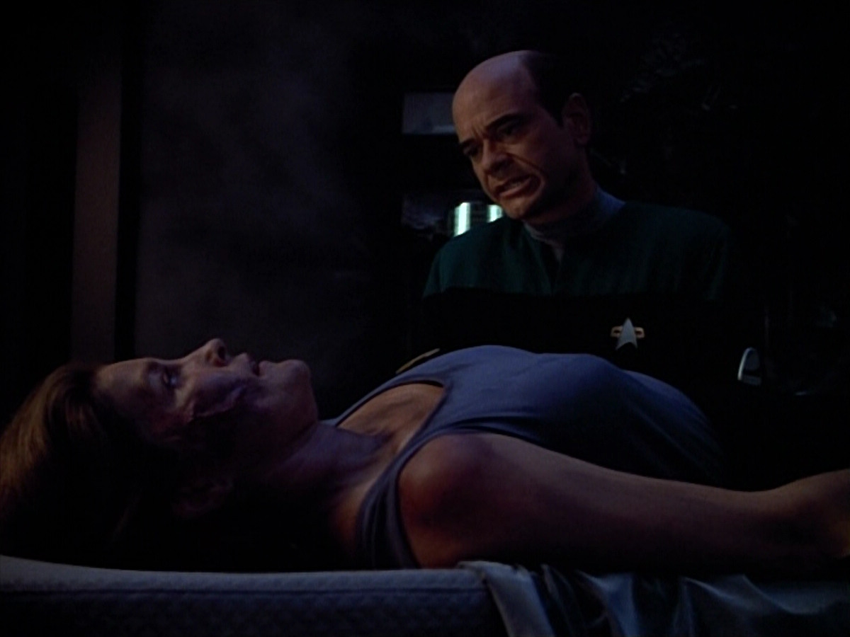 extant_StarTrek_VOY_4x09-YearOfHellPart2_01694.jpg