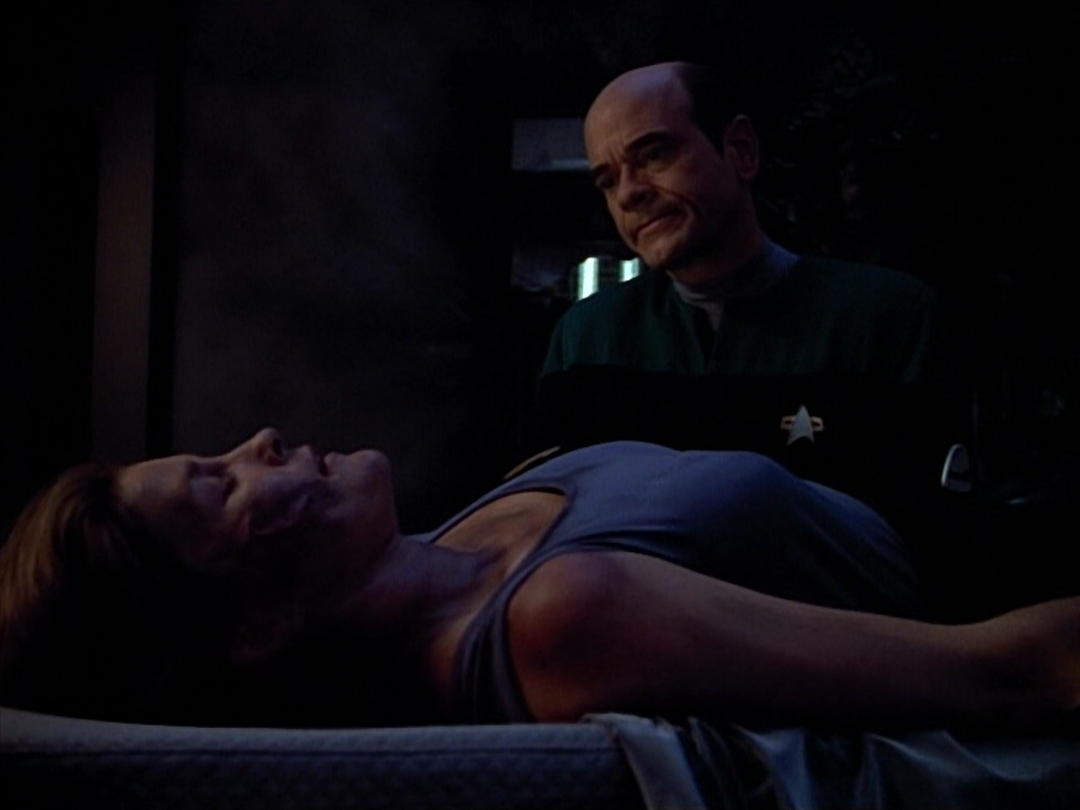 extant_StarTrek_VOY_4x09-YearOfHellPart2_01696.jpg