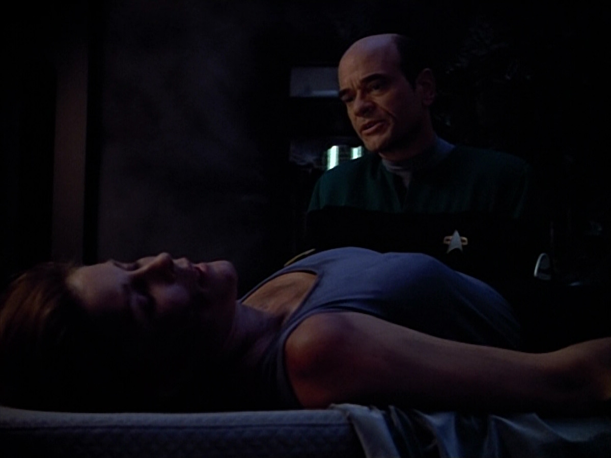 extant_StarTrek_VOY_4x09-YearOfHellPart2_01700.jpg