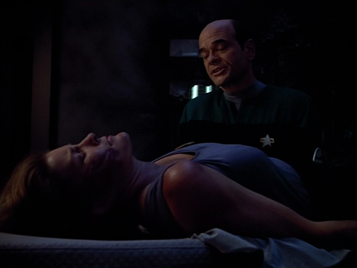 extant_StarTrek_VOY_4x09-YearOfHellPart2_01703.jpg