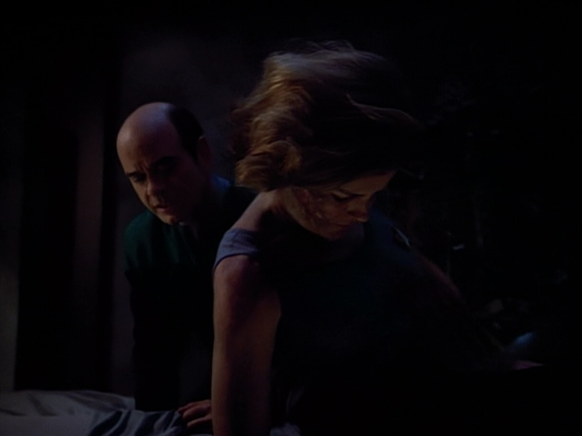 extant_StarTrek_VOY_4x09-YearOfHellPart2_01707.jpg