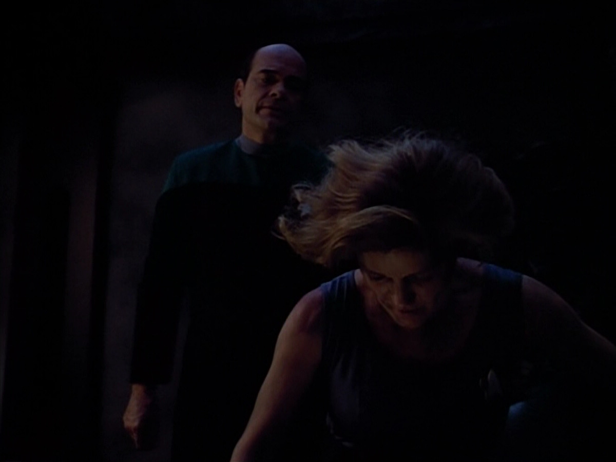 extant_StarTrek_VOY_4x09-YearOfHellPart2_01710.jpg