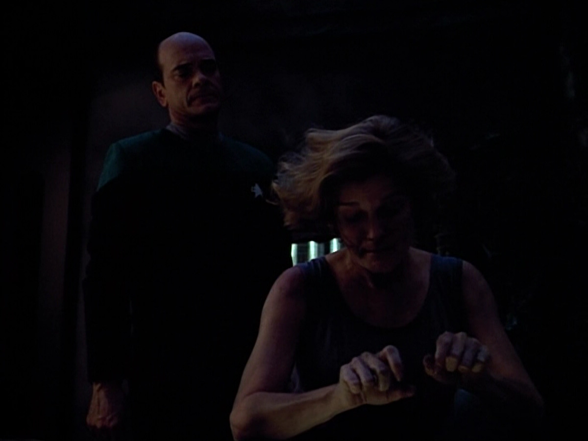 extant_StarTrek_VOY_4x09-YearOfHellPart2_01715.jpg