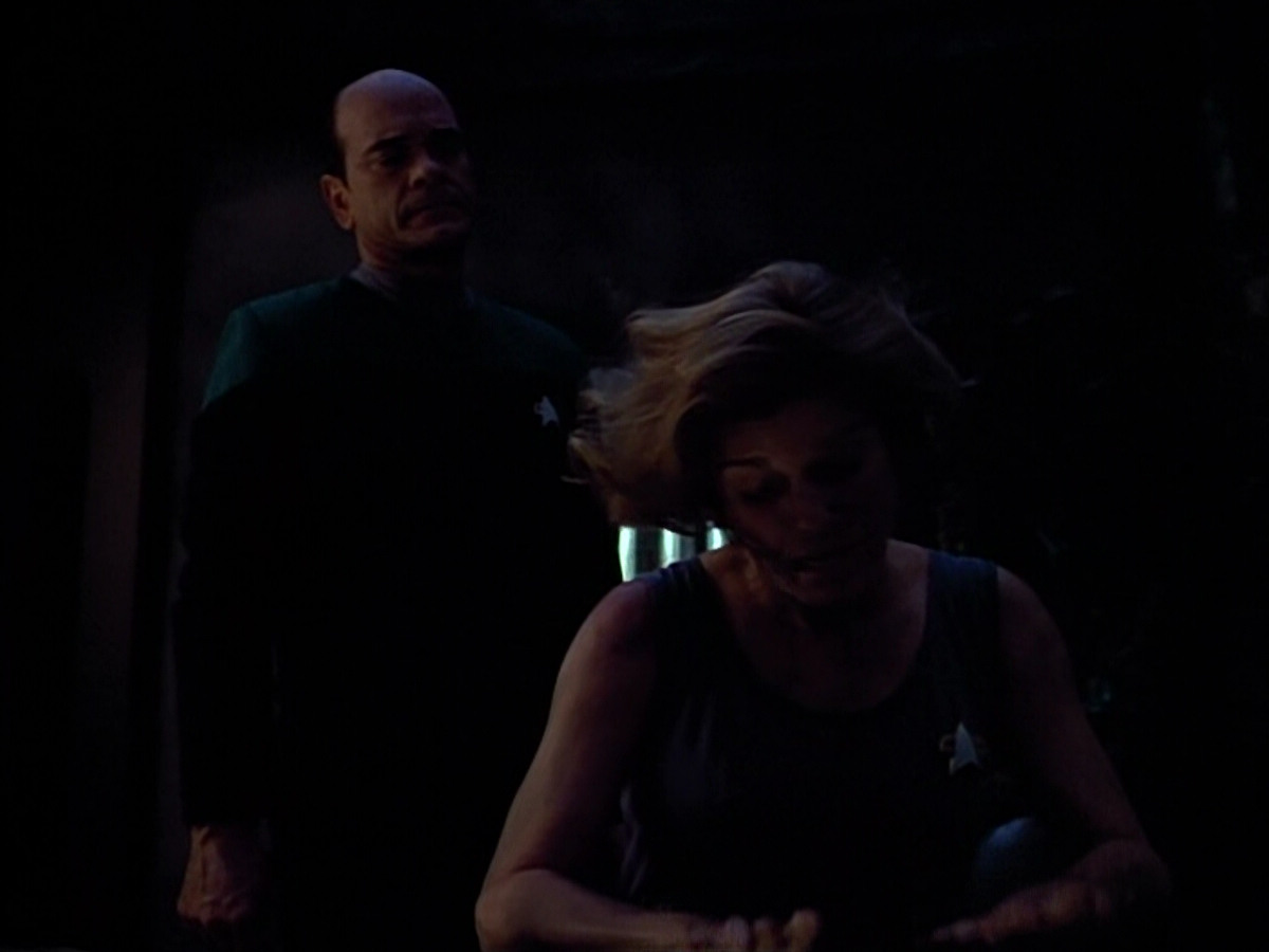 extant_StarTrek_VOY_4x09-YearOfHellPart2_01716.jpg